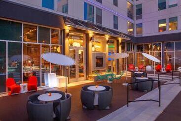 هتل Aloft Savannah Downtown Historic District