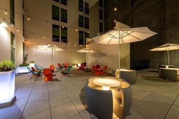 هتل Aloft Savannah Downtown Historic District
