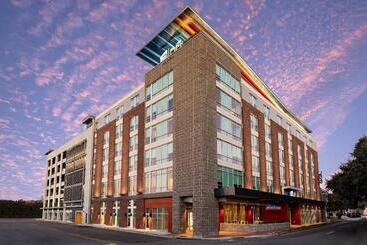 هتل Aloft Savannah Downtown Historic District