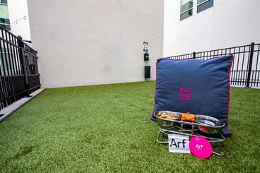 هتل Aloft Savannah Downtown Historic District