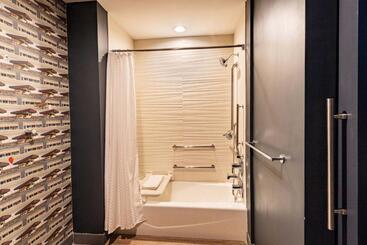 هتل Aloft Savannah Downtown Historic District