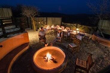 هتل Etosha Mountain Lodge