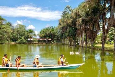 هتل Wakaya Ecolodge