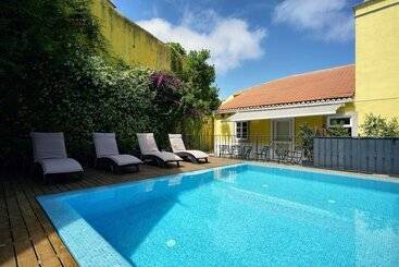 پانسیون Charm Inn Sintra
