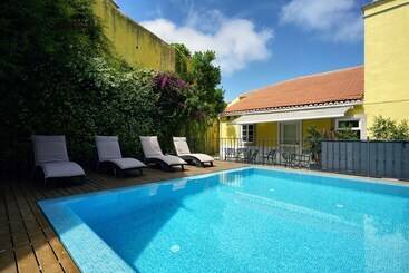 پانسیون Charm Inn Sintra