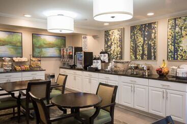 Baymont By Wyndham Detroit Airport/romulus