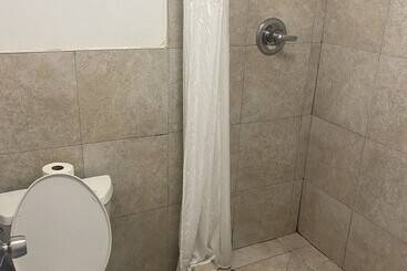 هتل Americas Best Value Inn Thousand Oaks