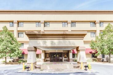 هتل Baymont By Wyndham Kalamazoo West