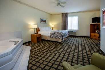 هتل Baymont By Wyndham Mackinaw City