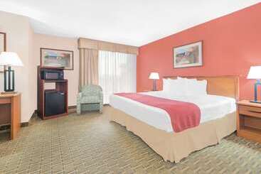 هتل Baymont By Wyndham Springfield South Hwy 65