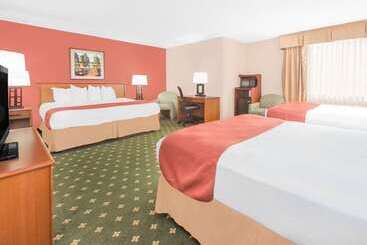 هتل Baymont By Wyndham Springfield South Hwy 65