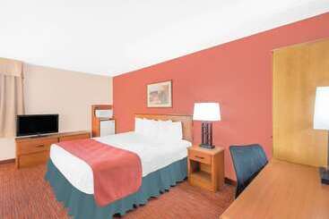 هتل Baymont By Wyndham Springfield South Hwy 65