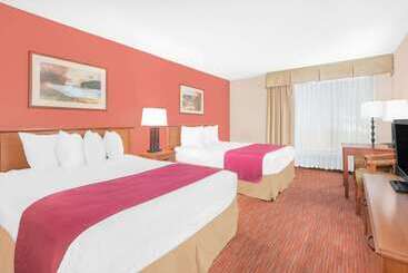 هتل Baymont By Wyndham Springfield South Hwy 65