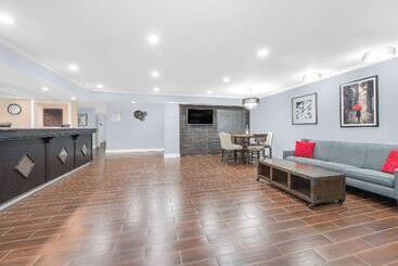هتل Baymont By Wyndham Springfield South Hwy 65