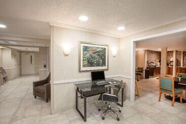 هتل Baymont By Wyndham Texarkana
