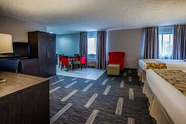 هتل Baymont By Wyndham Traverse City