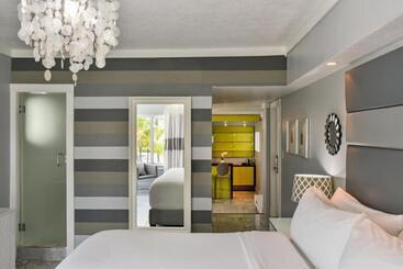 هتل Beacon South Beach