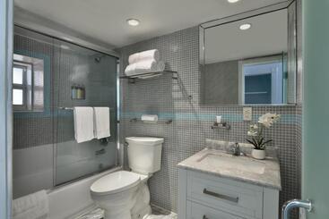 هتل Beacon South Beach