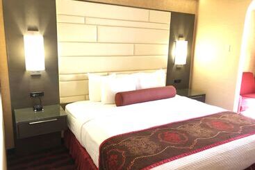 هتل Best Western Plus Abbey Inn