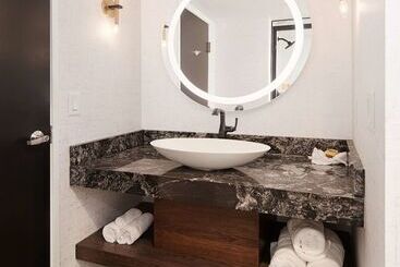 هتل Best Western Plus Abbey Inn