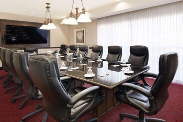 هتل Best Western Plus Abbey Inn