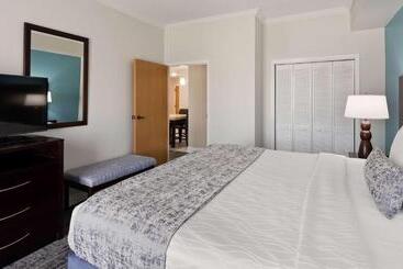 Отель Best Western Plus Ambassador Suites