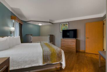 هتل Best Western Plus Executive Court Inn & Conference Center
