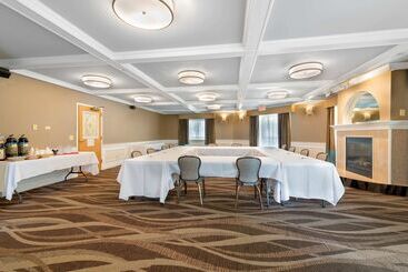هتل Best Western Plus Executive Court Inn & Conference Center