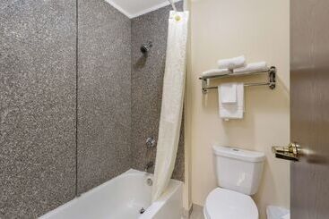 هتل Best Western St. Louis Inn