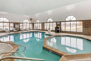 هتل Best Western St. Louis Inn