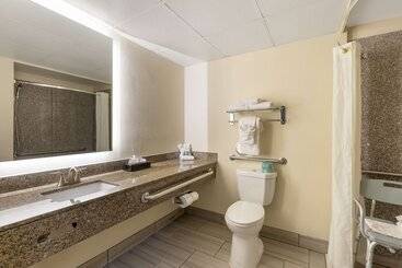 هتل Best Western St. Louis Inn