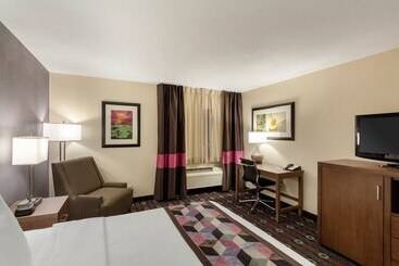 هتل Comfort Inn Midtown