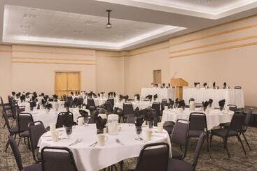 هتل Country Inn & Suites By Radisson, Fergus Falls, Mn