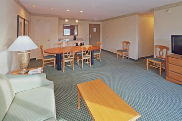 هتل Country Inn & Suites By Radisson, Montgomery East, Al