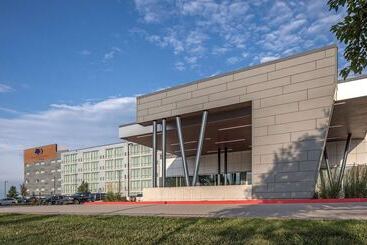 هتل Doubletree By Hilton Omaha Southwest