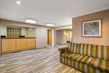 Отель La Quinta Inn By Wyndham Auburn Worcester
