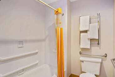 Отель La Quinta Inn By Wyndham Auburn Worcester