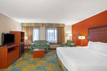 Отель La Quinta Inn By Wyndham Auburn Worcester