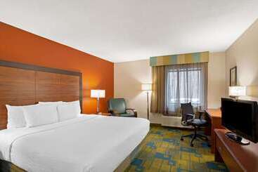 Отель La Quinta Inn By Wyndham Auburn Worcester