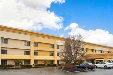 Отель La Quinta Inn By Wyndham Auburn Worcester