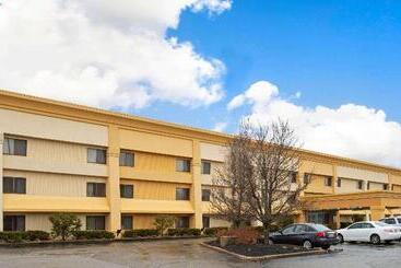 Отель La Quinta Inn By Wyndham Auburn Worcester