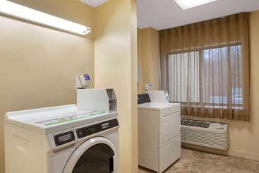Отель La Quinta Inn By Wyndham Auburn Worcester