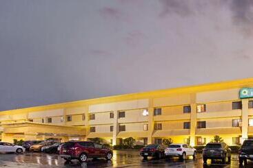 Отель La Quinta Inn By Wyndham Auburn Worcester