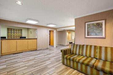 Отель La Quinta Inn By Wyndham Auburn Worcester