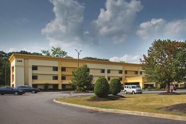 هتل La Quinta Inn By Wyndham Auburn Worcester