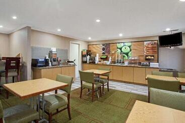 Отель La Quinta Inn By Wyndham Auburn Worcester