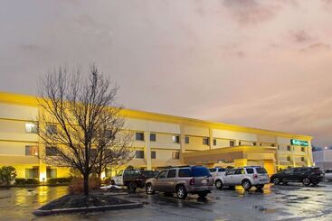 Отель La Quinta Inn By Wyndham Auburn Worcester