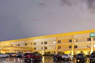 Отель La Quinta Inn By Wyndham Auburn Worcester