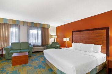 هتل La Quinta Inn By Wyndham Auburn Worcester