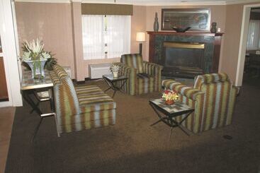 هتل La Quinta Inn By Wyndham Kansas City North